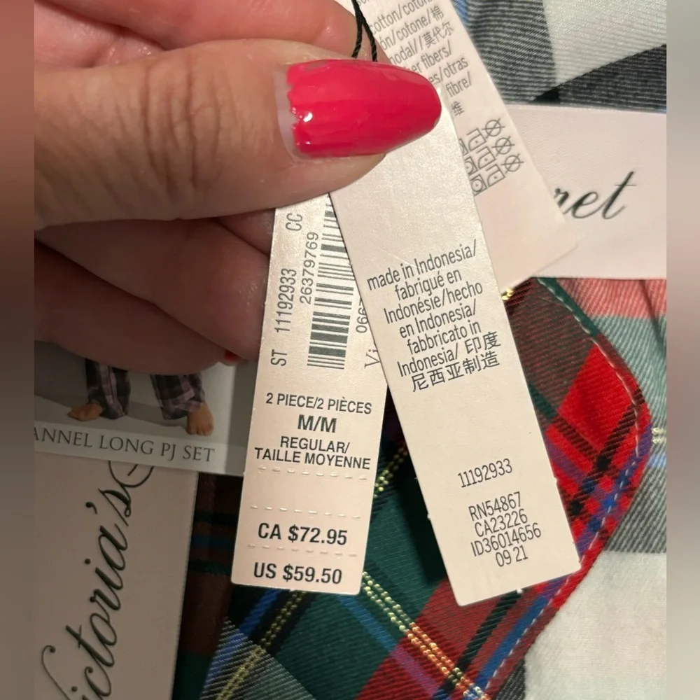 NWT Victoria’s Secret Plaid Flannel Pajamas and Scrunchie size Medium - Picture 3 of 6